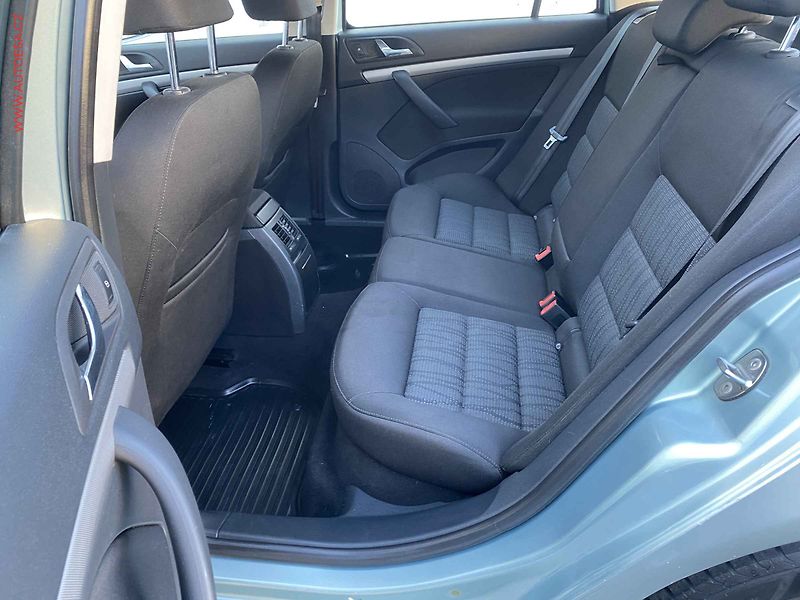 Škoda Octavia (2011) 1.6 TDi, ČR, Park.čidla - fotka 10 z 16