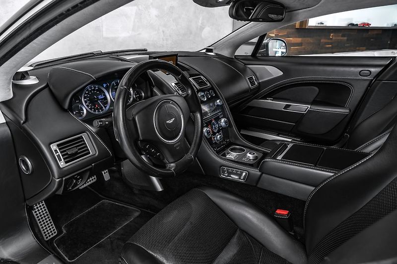 Aston Martin Rapide - fotka 11 z 25