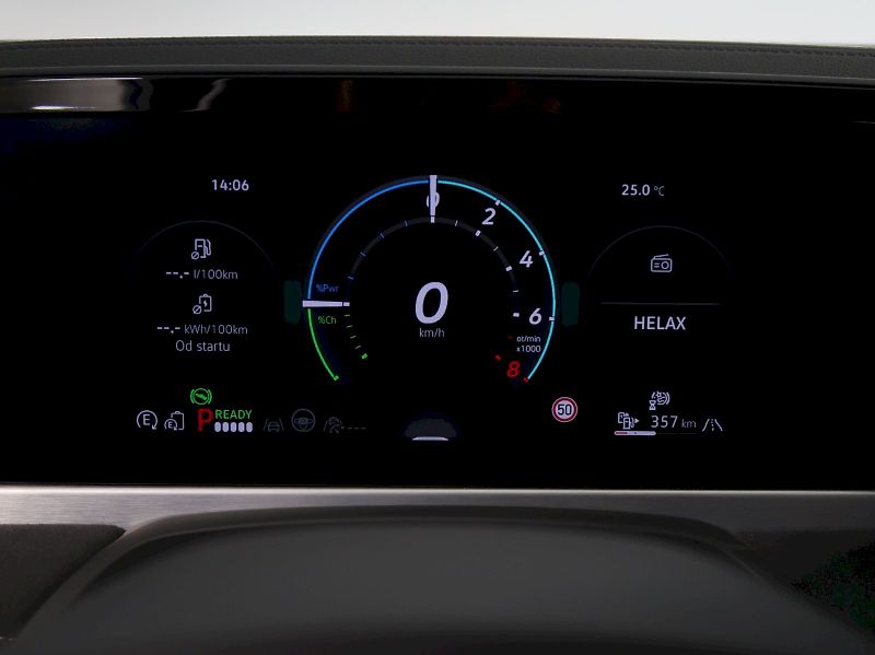 Volkswagen Passat (2024) R-LINE 1.5TSI 200KW eHYBRID WE - fotka 21 z 46