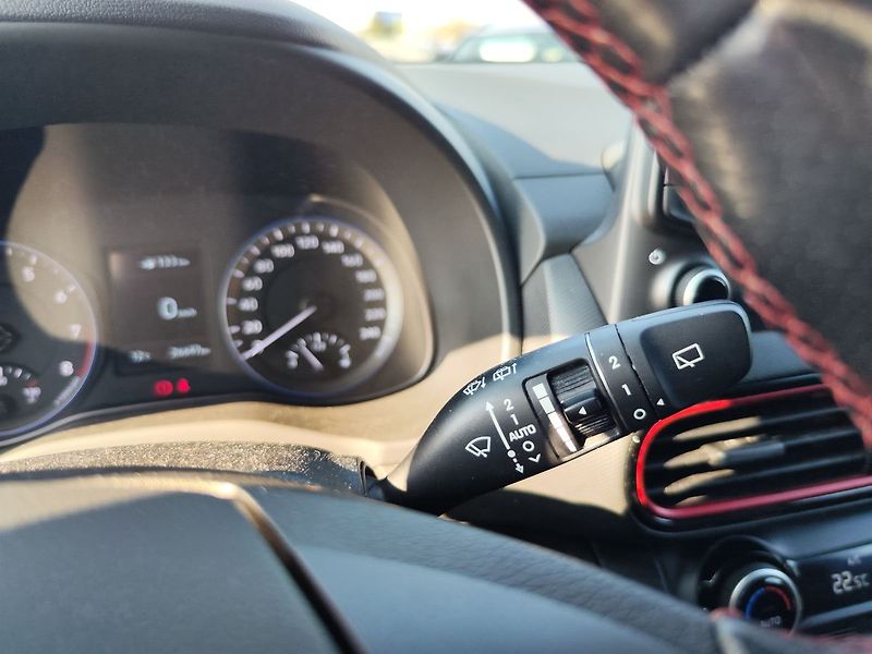 Hyundai Kona 1.0 T-GDI/88kW Premium Red - fotka 27 z 33