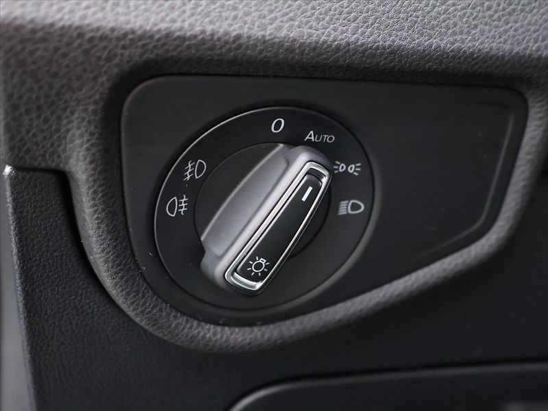 Volkswagen Touran 2.0 TDI 110kW DSG 7-Míst DPH - fotka 16 z 36
