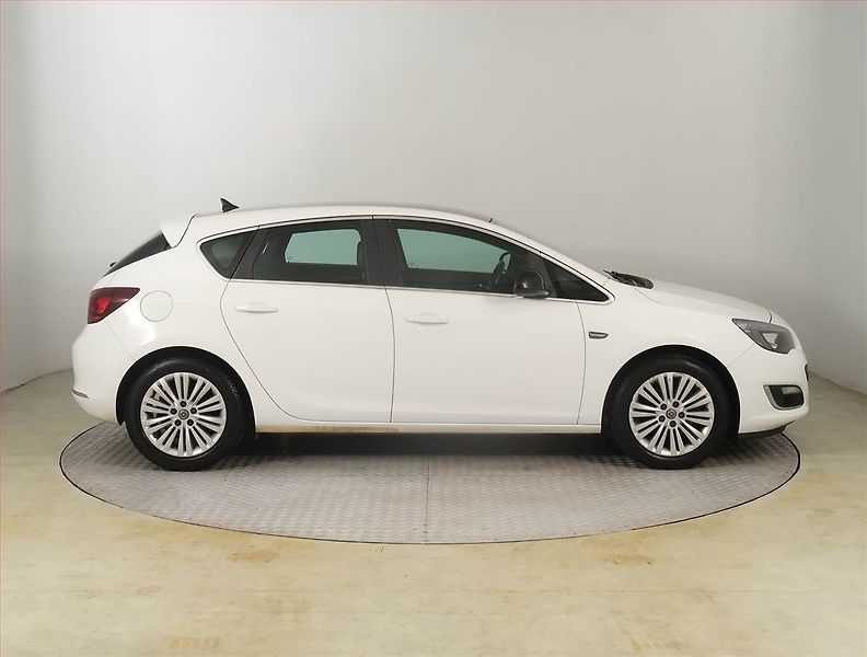 Opel Astra (2014) 1.6 CDTI, Tempomat - fotka 6 z 16