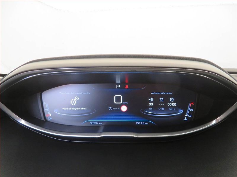 Peugeot 3008 (2018) Allure Pack 1.2 PureTech - fotka 11 z 16