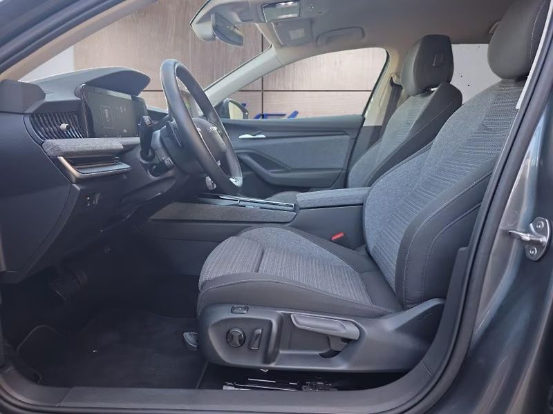Škoda Superb TDI DCC Kamera ACC - fotka 9 z 21