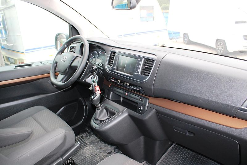 Toyota ProAce Verso (2022) 2,0D TEMPOMAT 8MÍST  KLIMA  - fotka 16 z 18
