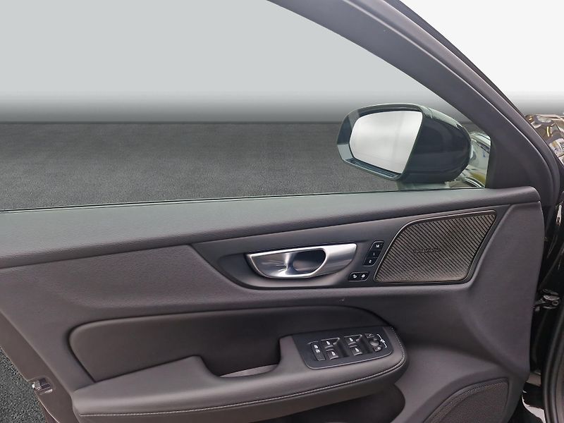 Volvo V60 B4 Plus Dark - fotka 15 z 15