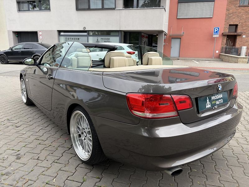 BMW Řada 3 320i cabrio e93 manuál - fotka 6 z 26