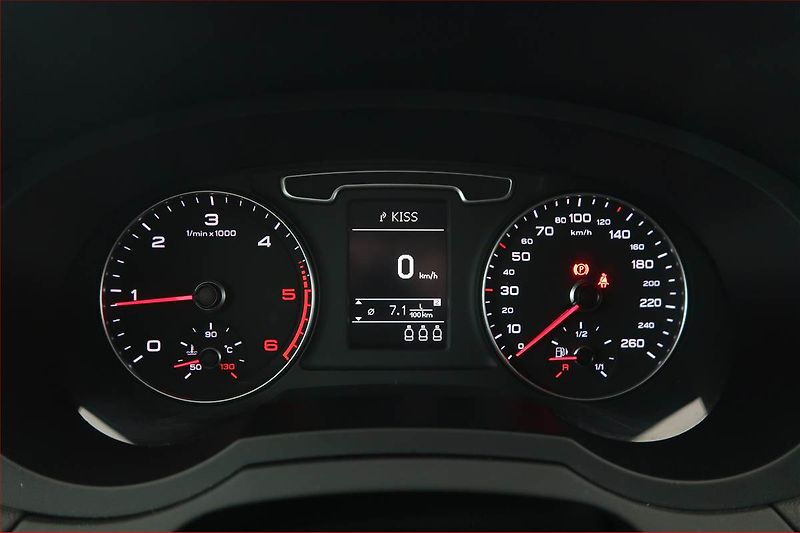 Audi Q3 (2012) 2.0 TDI, Xenony, Tempomat - fotka 11 z 17