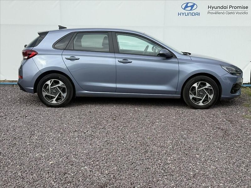 Hyundai i30 1,5 CVVT 71kW Family - fotka 22 z 24