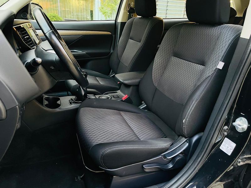 Mitsubishi Outlander 2.0i 1.MAJITEL KAMERA TAŽNÉ - fotka 28 z 43