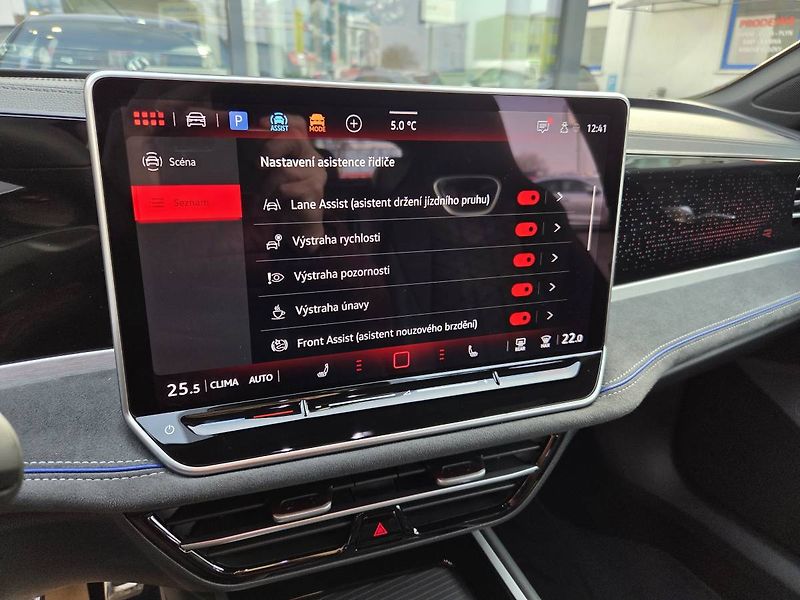 Volkswagen Passat Variant (2025) R-Line 2.0 TDI BlackStyle - fotka 29 z 51