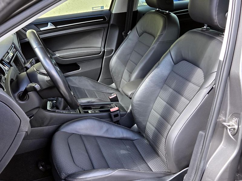 Volkswagen Golf 1,4TSi Highline 92kW, SERV.KN - fotka 26 z 43