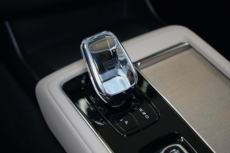 Volvo XC90 T8 PLUS Dark, Ventilace, 360° - fotka 40 z 50