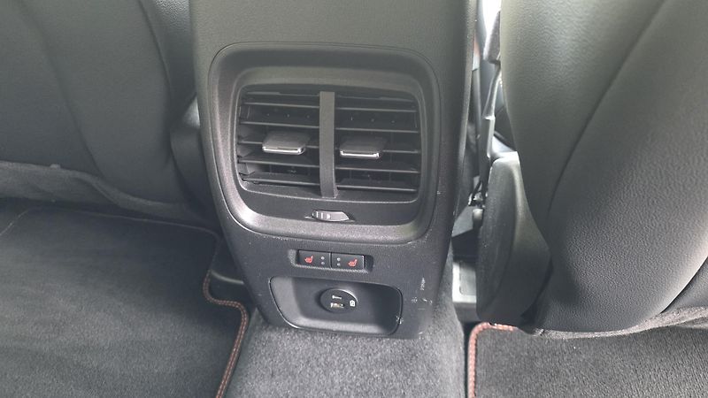 Ford Kuga (2022) 2.5i PHEV 165kW Titanium AT TZ - fotka 16 z 49