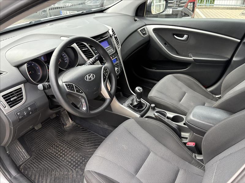 Hyundai i30 1,6 CRDi MT  kombi Weekend - fotka 10 z 16