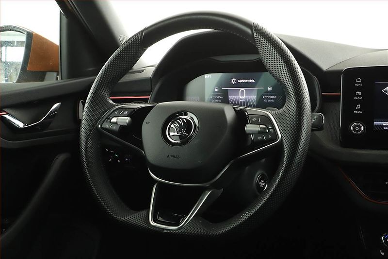 Škoda Kamiq (2024) 1.0 TSI, MONTE CARLO, AUTOMAT - fotka 13 z 15