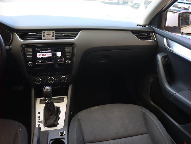 Škoda Octavia (2016) 2.0 TDI, 4X4, Automat, Navi - fotka 8 z 18