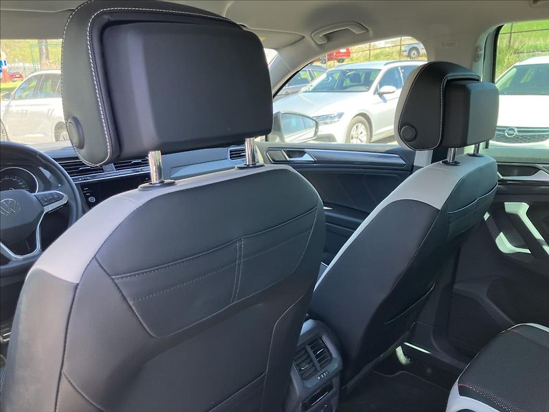 Volkswagen Tiguan 2,0 URBAN SPORT,4MOTION,TAŽNÉ - fotka 13 z 27