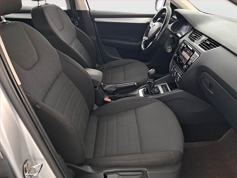 Škoda Octavia (2014) 1.6 TDI, Xenony, Tempomat - fotka 9 z 14