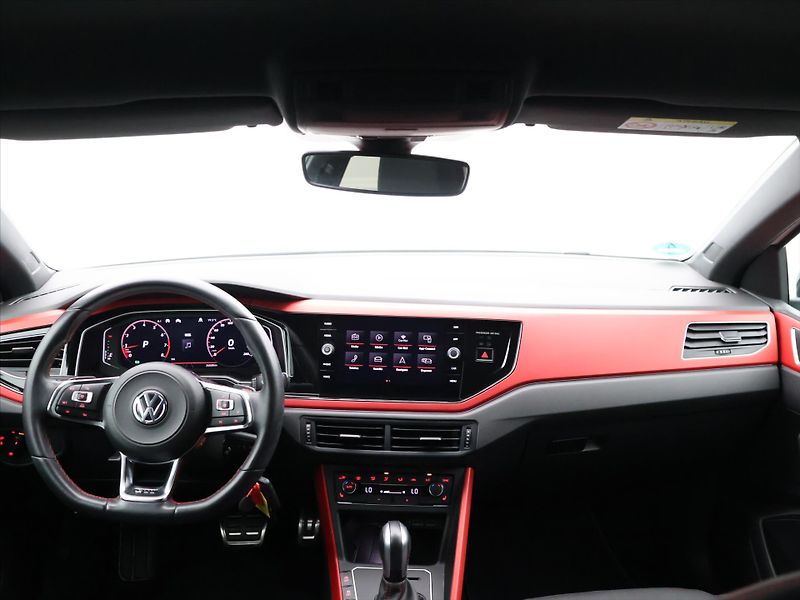 Volkswagen Polo 2,0 TSI GTI DSG Virtual Matrix - fotka 26 z 34