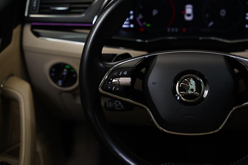 Škoda Superb - fotka 16 z 35