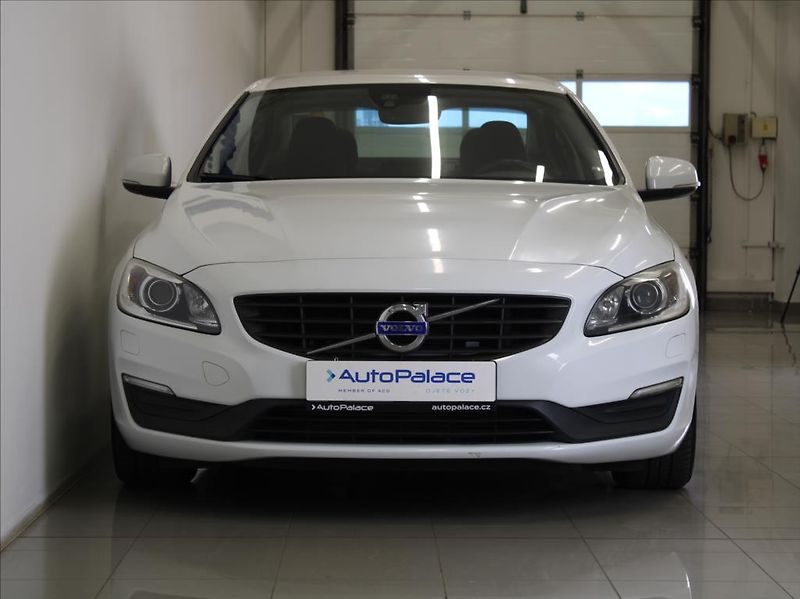 Volvo S60 2,0 D3 110kW MT NAVI Light ČR - fotka 2 z 19