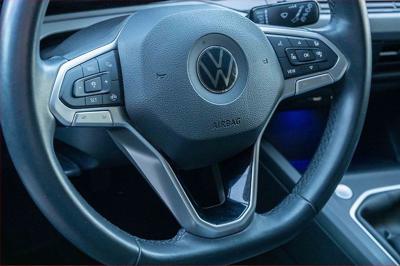 Volkswagen Golf (2023) Life 1.5 TSI - fotka 16 z 18