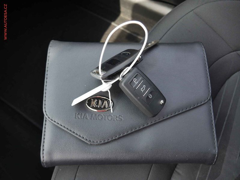 Kia Ceed (2014) 1.6 CRDI, ČR, AC, temp - fotka 15 z 15