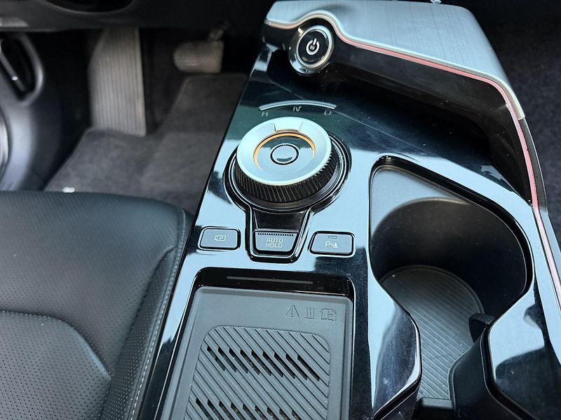Kia EV6 (2023) PREMIUM-PLUS-AWD-SOH 96%-TOP - fotka 25 z 32