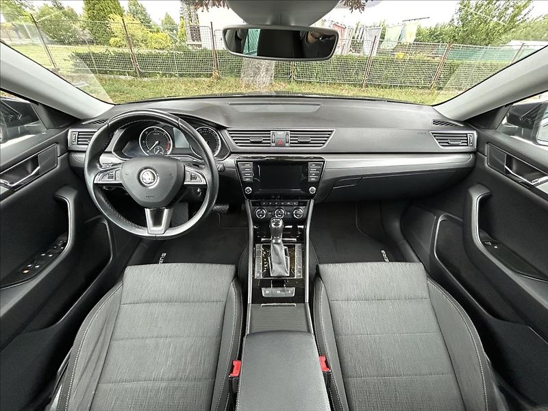 Škoda Superb 2,0 TDi DSG  BIXEN NAVI 1xMaji - fotka 16 z 50