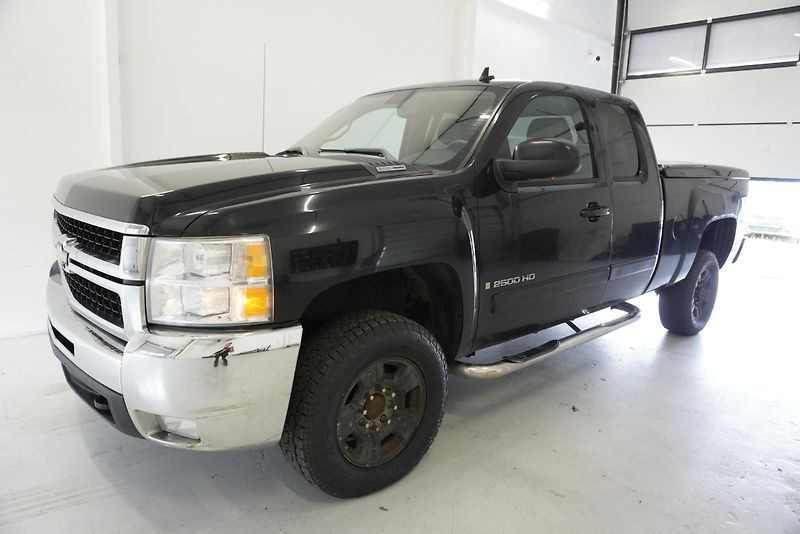 Chevrolet Silverado 2500 6.6 V8 - fotka 1 z 39