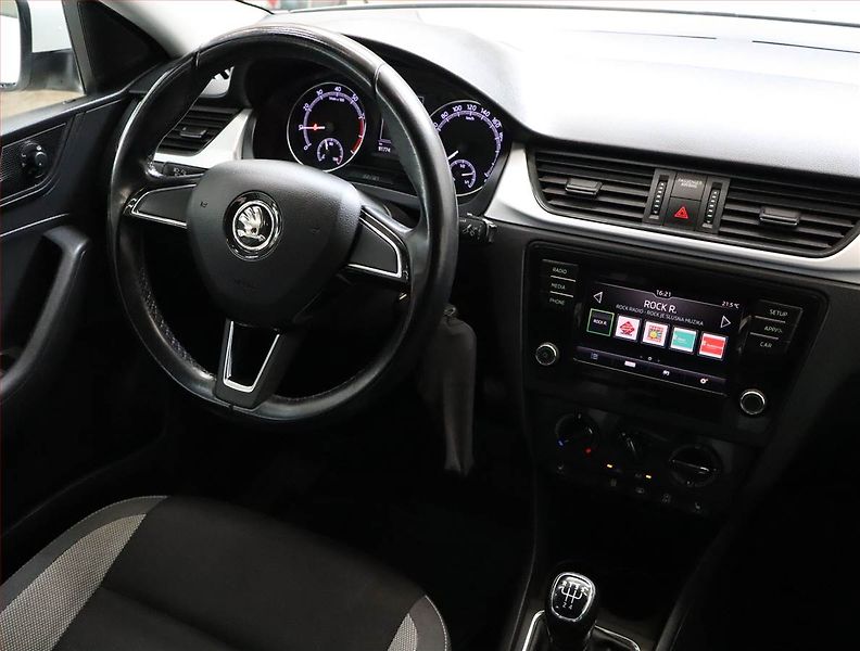 Škoda Rapid (2019) 1.0 TSI, Park. senzory - fotka 7 z 17