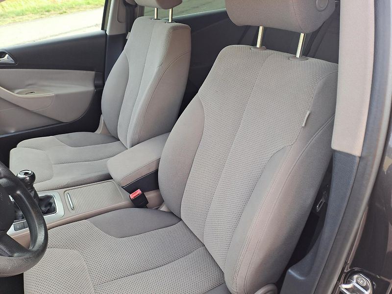 Volkswagen Passat (2006) 2.0 TDi  - fotka 11 z 32
