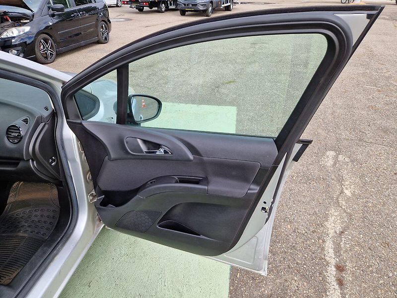Opel Meriva 1.4 T - fotka 25 z 30