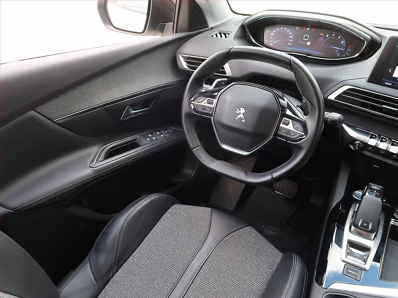 Peugeot 3008 (2019) Allure 1.2 PureTech, Automat - fotka 7 z 18