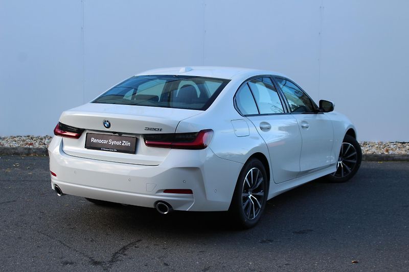 BMW Řada 3 320i sedan - fotka 5 z 14