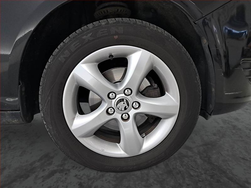 Škoda Fabia (2012) 1.2 12V, po STK, jezdí výborně - fotka 14 z 16