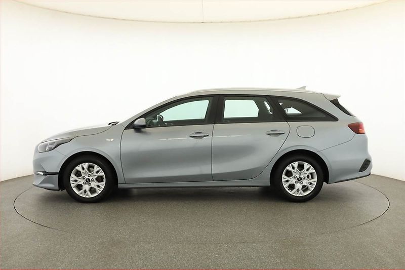 Kia Ceed (2023) 1.5 T-GDI - fotka 3 z 20