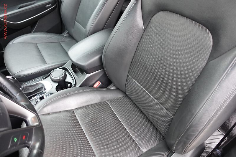 Hyundai Santa Fe (2016) 2.2CRDi 4x4, ČR, Premium, AT - fotka 9 z 26