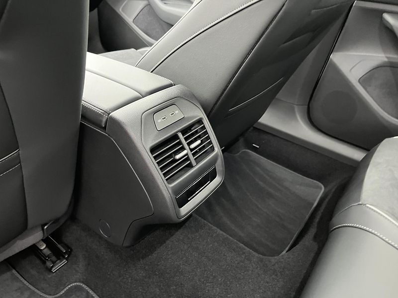 Volkswagen Passat Business 2,0 TDI DSG - fotka 20 z 23