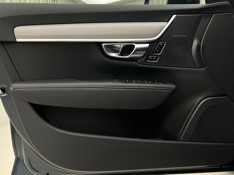 Volvo V90 T6 AWD RECHARGE CORE AUT 1.maj - fotka 7 z 47