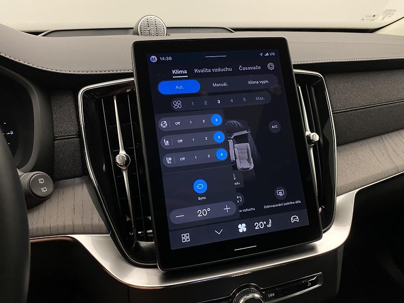 Volvo XC90 T8 RECHARGE BRIGHT ULTRA 7míst - fotka 44 z 70