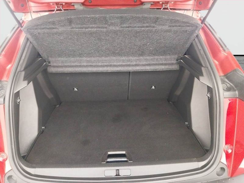 Peugeot 2008 (2024) GT Line 1.2 PureTech - fotka 14 z 24