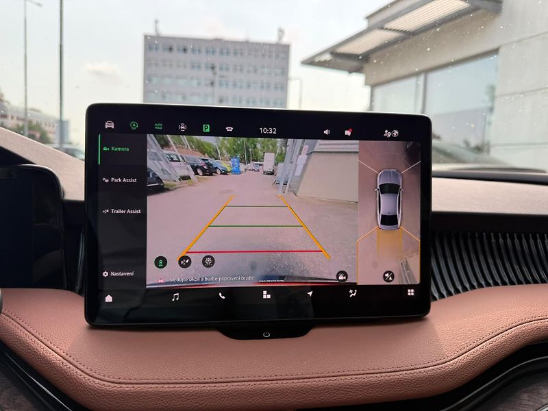Škoda Superb L&K 2.0 TDI 142kw DSG 4x4 - fotka 18 z 28