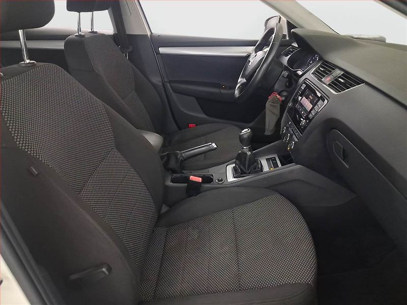 Škoda Octavia (2014) Ambition 1.6 TDI, Navi - fotka 9 z 16