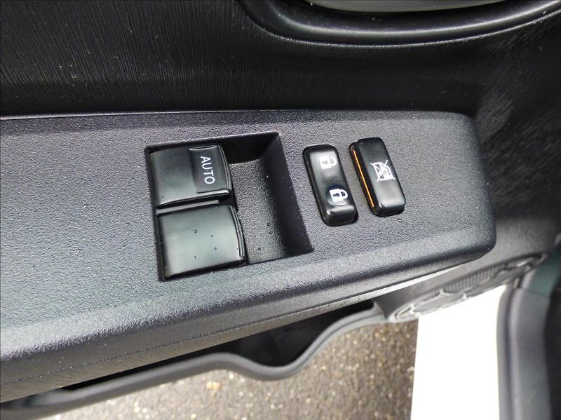 Toyota Yaris 1,5 Hybrid, Digi Klima, servis - fotka 20 z 60