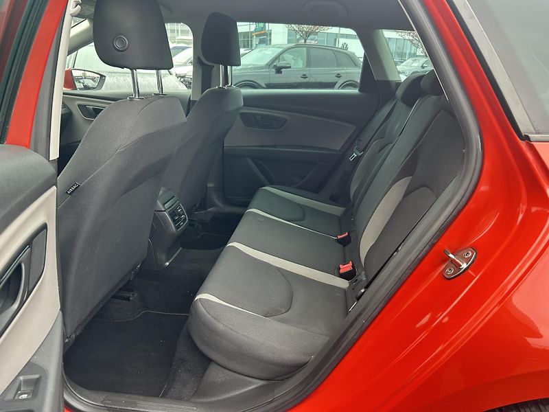 Seat Leon 1.2 TSI Reference 81kW - fotka 12 z 22