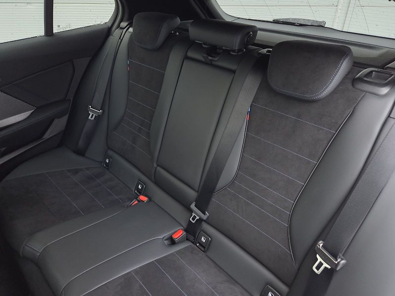 BMW Řada 1 (2025) 120d sDrive M Sport - fotka 12 z 16