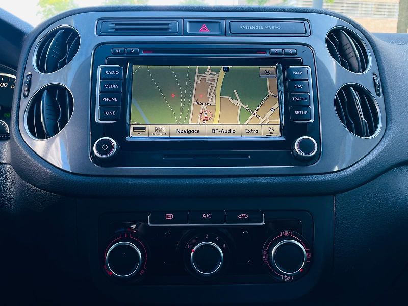 Volkswagen Tiguan 2.0TSI 4x4 AUTOMA KAMERA TAŽNÉ - fotka 34 z 44