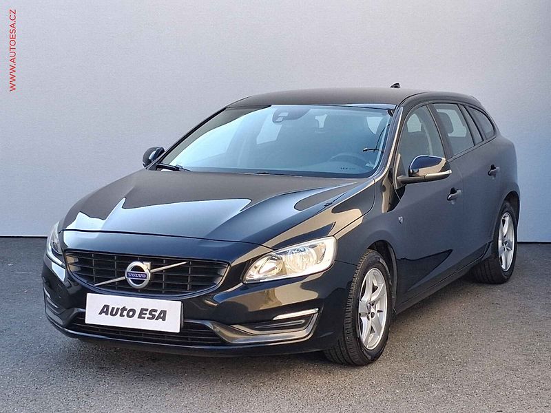 Volvo V60 (2014) 2.0 D3, AC, navi, park.asist - fotka 3 z 16